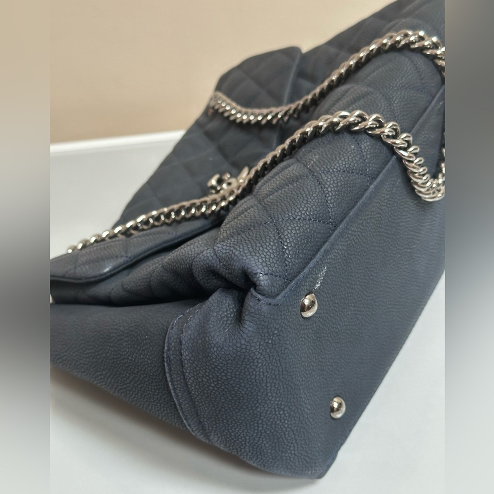 ❌SOLD❌ Chanel Quilted Bag Navy Blue - Picture 8 of 16